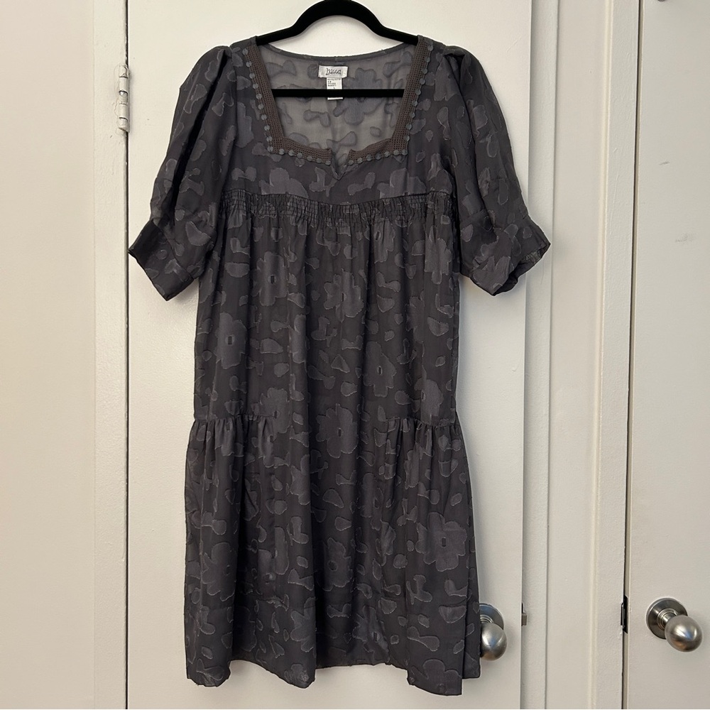 Lucca Short Sleeve Drop Waist Dress Shell in Gray Textured Pattern (Size Large)